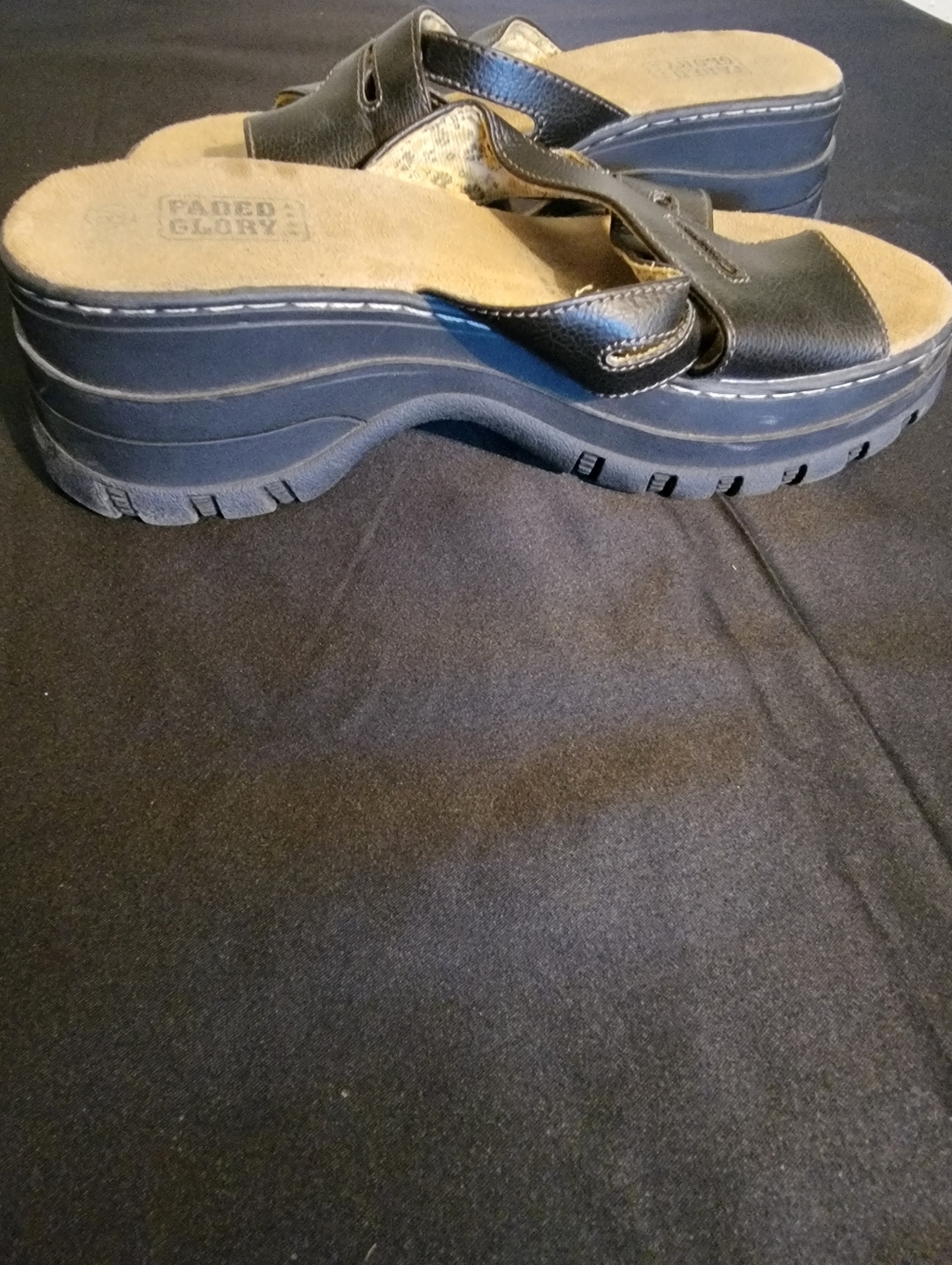 Faded Glory Black Slide Sandals with Tan Footbed - Picture 4 of 4